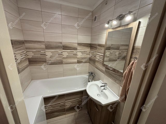 Eladó panellakás, Miskolcon 38.4 M Ft, 2 szobás
