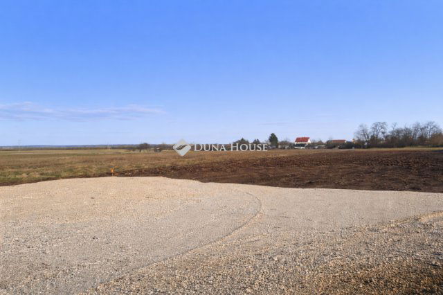 Eladó telek, Téten 25.9 M Ft / költözzbe.hu