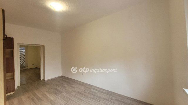 Eladó téglalakás, Jászberényben 29.5 M Ft, 2 szobás