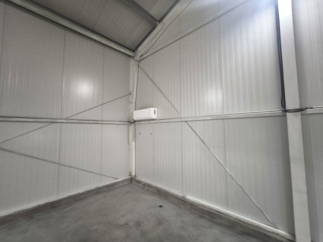 Kiadó ipari ingatlan, Nyíregyházán 400 E Ft / hó