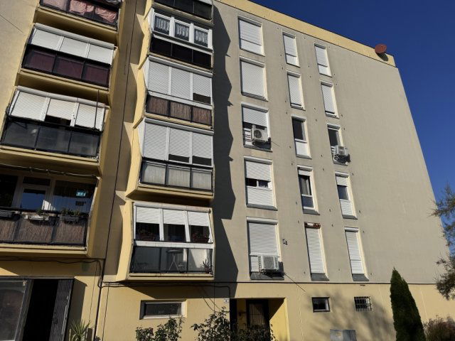 Eladó panellakás, Komlón 19.5 M Ft, 1+1 szobás