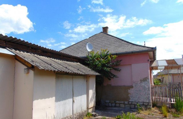 Eladó családi ház, Dombrádon, Rákóczi úton 12.74 M Ft