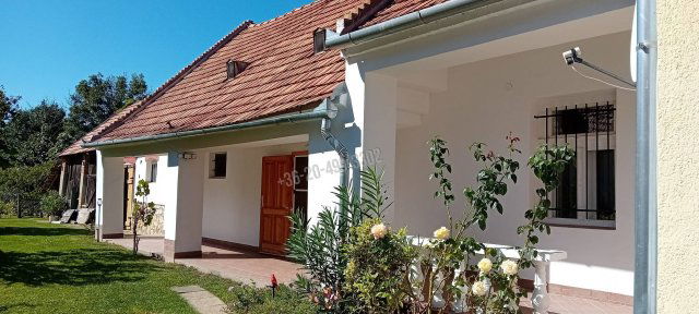Eladó családi ház, Bakonyságon 44.9 M Ft, 3 szobás