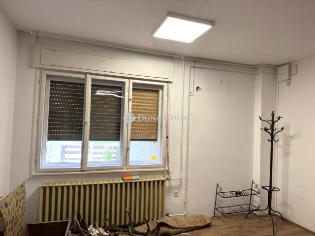 Eladó családi ház, Bólyban 46 M Ft, 8 szobás