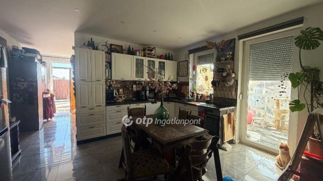 Eladó ikerház, Délegyházán 89.9 M Ft, 4 szobás