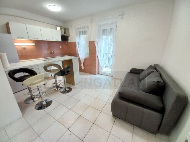 Kiadó téglalakás, albérlet, Szegeden 230 E Ft / hó, 3 szobás