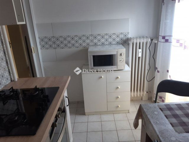 Eladó panellakás, Pécsett 43 M Ft, 2 szobás