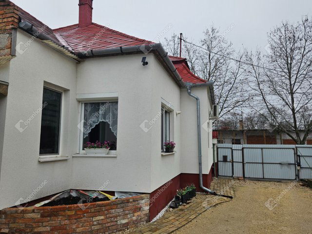 Eladó családi ház, Kunszigeten 65 M Ft, 3 szobás