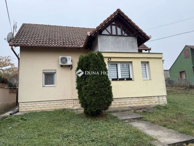 Eladó családi ház, Pécsett 83.9 M Ft, 3 szobás