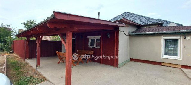 Eladó családi ház, Kunszentmártonban 34.999 M Ft, 5+2 szobás