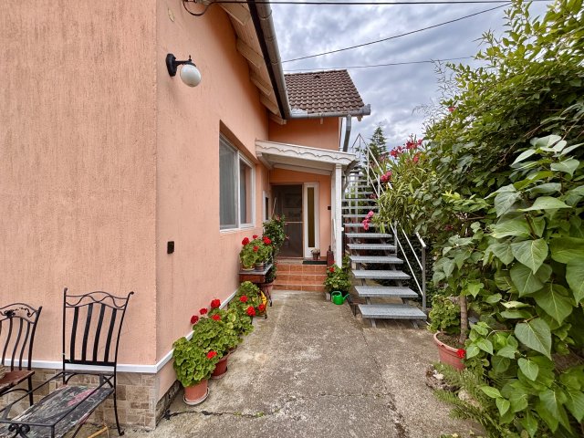 Eladó családi ház, Balatonfüreden 113 M Ft, 6 szobás