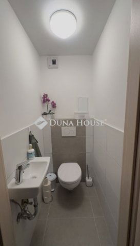 Eladó téglalakás, Siófokon 73.5 M Ft, 2 szobás