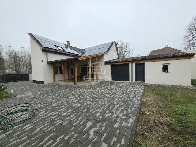 Eladó családi ház, Hatvanban 111.99 M Ft, 4 szobás