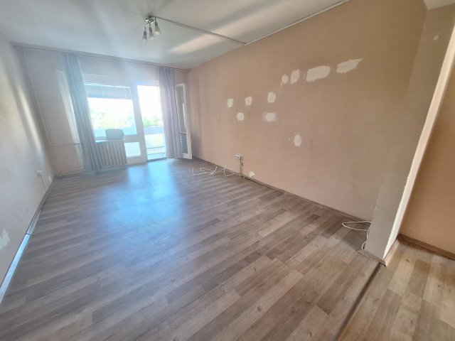 Eladó panellakás, Hódmezővásárhelyen, Oldalkosár utcában