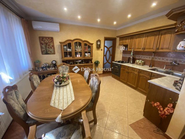 Eladó családi ház, Tasson 89 M Ft, 3 szobás