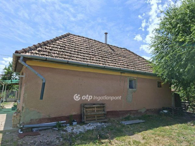 Eladó családi ház, Álmosdon 15.5 M Ft, 2 szobás