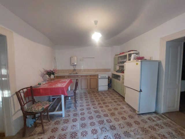 Eladó családi ház, Pilismaróton 22.5 M Ft, 2 szobás