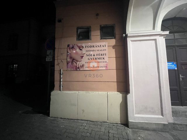 Eladó üzlethelyiség, Pécsett, Rákóczi úton 16.5 M Ft