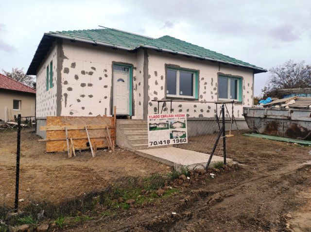 Eladó családi ház, Vácon, Csősz utcában 97.5 M Ft, 4 szobás