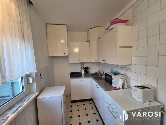 Eladó panellakás, Győrött 48.9 M Ft, 2 szobás