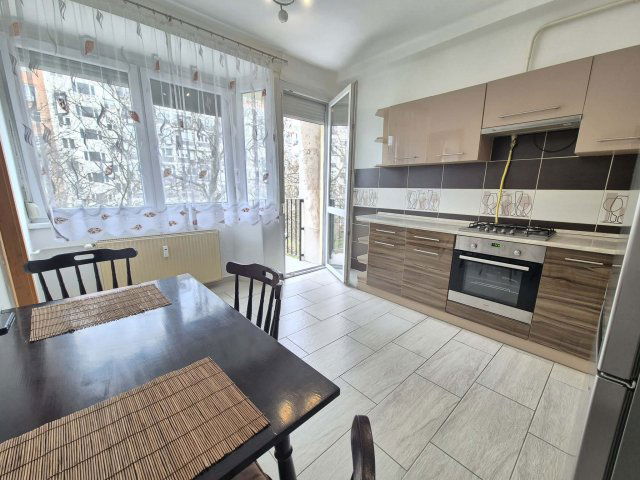 Kiadó téglalakás, albérlet, Pécsett, Esztergár Lajos utcában