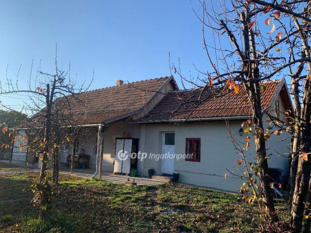 Eladó családi ház, Újszászon 24.9 M Ft, 2 szobás