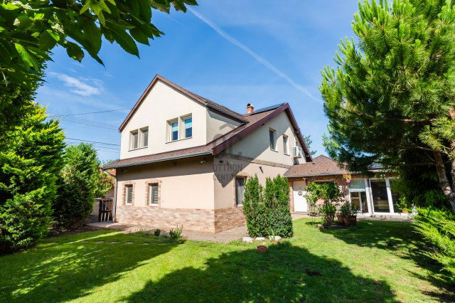 Eladó családi ház, Gödön 174.9 M Ft, 6 szobás