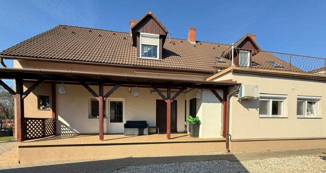 Eladó családi ház, Celldömölkön 197.9 M Ft, 6 szobás