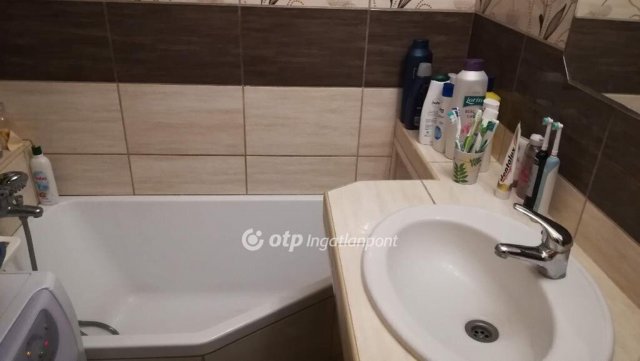 Kiadó panellakás, albérlet, Nyíregyházán 240 E Ft / hó