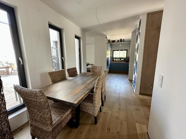 Eladó családi ház, Vácon 169.9 M Ft, 4 szobás