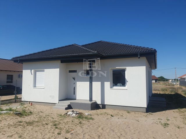 Eladó családi ház, Kecskeméten 78.9 M Ft, 4 szobás