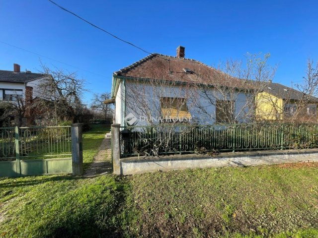 Eladó családi ház, Nádasdon 18.99 M Ft, 3+1 szobás