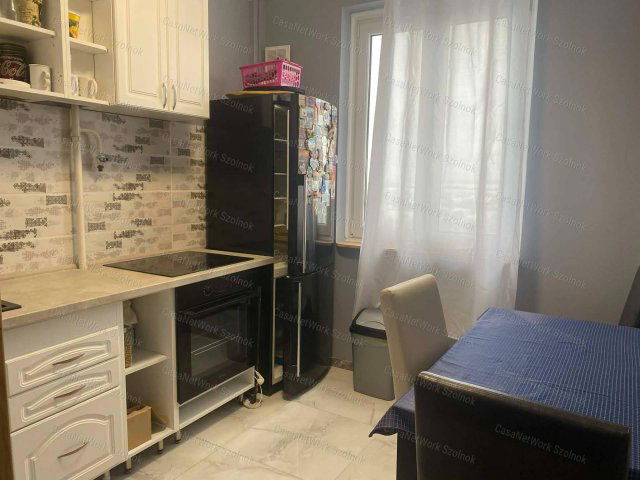 Eladó panellakás, Szolnokon 26.9 M Ft, 2 szobás