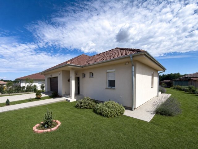 Eladó családi ház, Vácrátóton 150 M Ft, 5 szobás