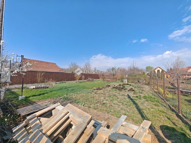 Eladó telek, Szolnokon, Borostyán utcában 24.5 M Ft