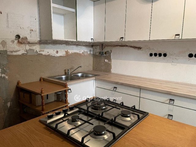 Eladó téglalakás, Budapesten, XIV. kerületben 65.9 M Ft