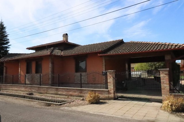 Eladó családi ház, Albertirsán 129.999 M Ft, 2 szobás