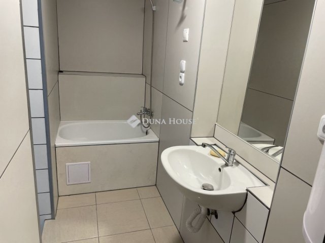 Eladó téglalakás, Budapesten, XVIII. kerületben 32 M Ft