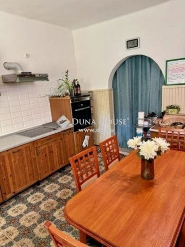 Eladó családi ház, Isaszegen 149 M Ft, 8 szobás