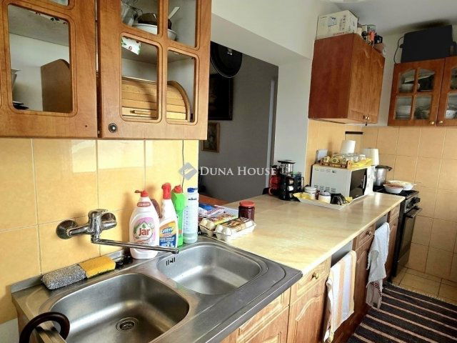 Eladó családi ház, Pécsett 32.3 M Ft, 2 szobás