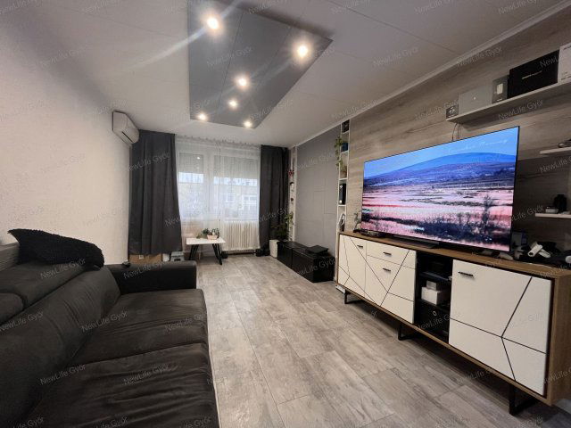 Eladó panellakás, Győrött 53 M Ft, 2 szobás
