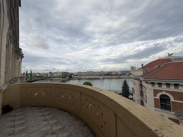Eladó téglalakás, XI. kerületben, Szent Gellért téren