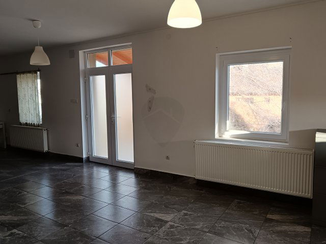 Eladó családi ház, Csákváron 38.5 M Ft, 2 szobás