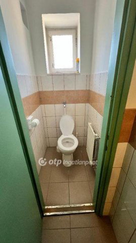 Eladó iroda, Pápán 139 M Ft / költözzbe.hu