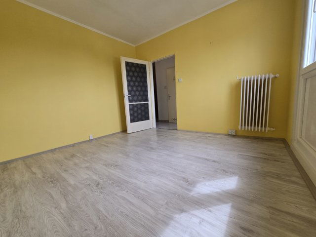 Eladó panellakás, Pécsett 49.9 M Ft, 3 szobás