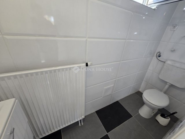 Eladó családi ház, Szabadbattyánban 79.6 M Ft, 4 szobás