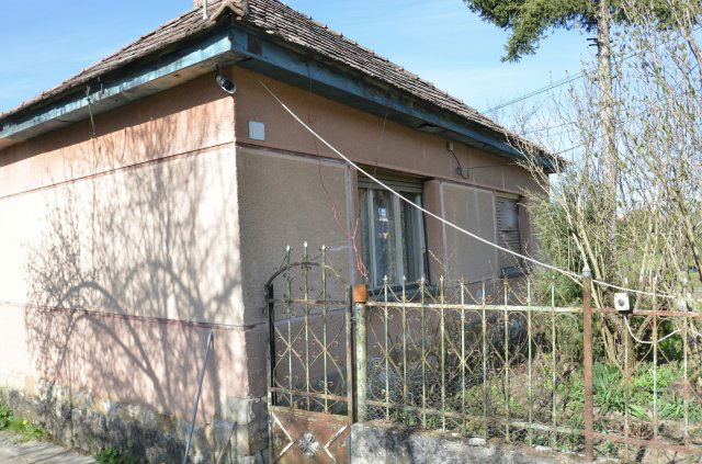 Eladó családi ház, Kisecseten 17.9 M Ft, 2+1 szobás