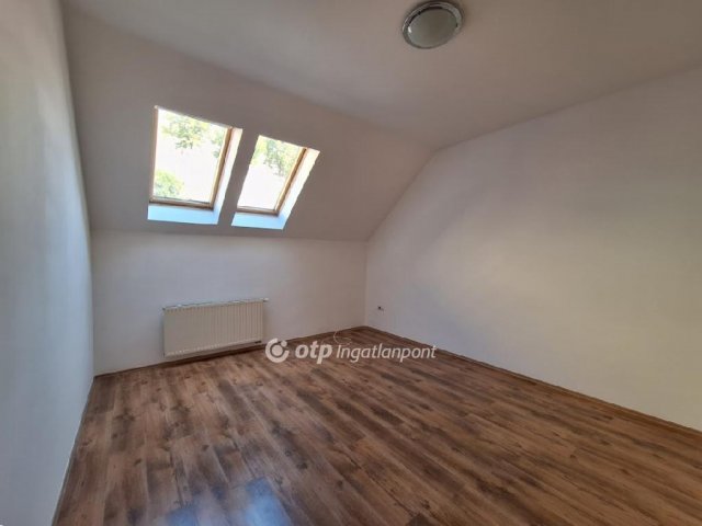 Eladó téglalakás, Veszprémben 89 M Ft, 4 szobás