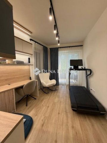 Eladó téglalakás, Pécsett 175 M Ft, 4 szobás