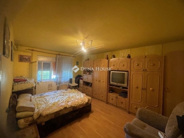 Eladó családi ház, Turán 62.5 M Ft, 6 szobás